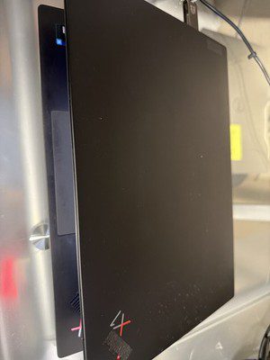 Lenovo ThinkPad X1 Carbon Gen 9 Ultrabook (i5, 8GB, 256GB, 14-inch WUXGA) - Refurbished - Image 2