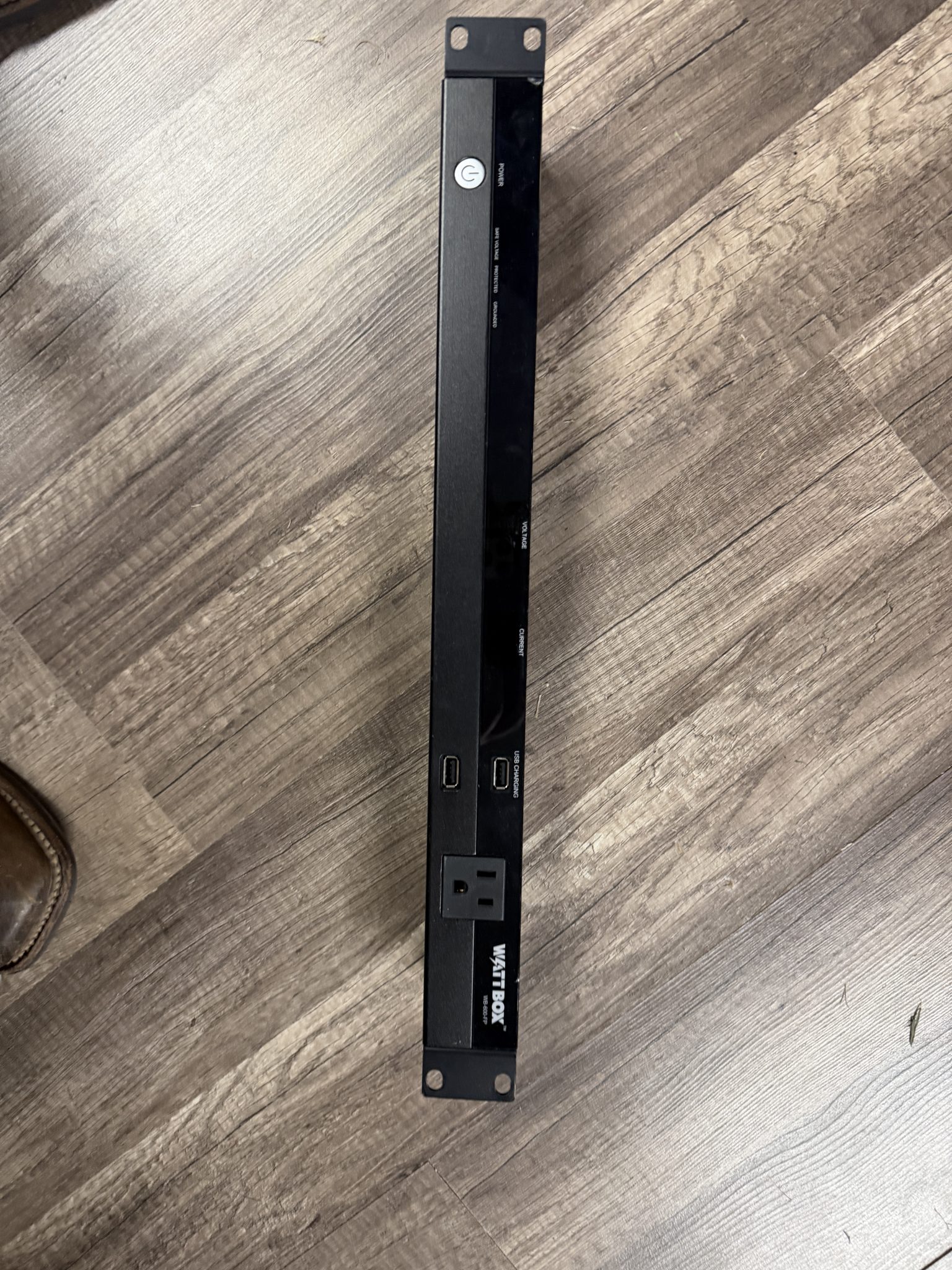 WattBox WB-600-FP Rack Faceplate Voltage/Current Meter USB Charge Pre-Owned - photo 1