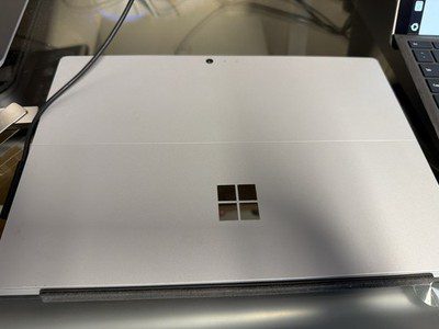 Microsoft Surface Pro 4 2-in-1 (i5, 4GB, 128GB, Type Cover) - Refurbished - Image 4