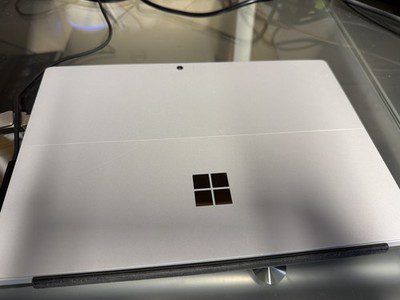 Microsoft Surface Pro 4 2-in-1 (i5, 4GB, 128GB, Type Cover) - Refurbished - Image 4